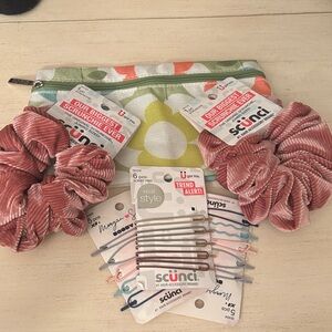 Scunci Velvet Pink Scrunchie and Hair Pin Set